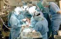 Хирурги «выкроили» уши из ребра пациентки