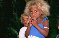 Особая мутация подарила меланезийцам светлые волосы и темную кожу