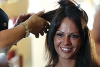 Специалисты хотят запретить модную процедуру по удлинению волос
