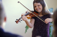 Обучение музыке в ранешном детстве улучшает слух и умственные способности