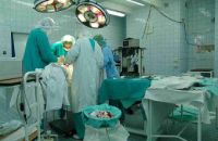 Английские хирурги забыли в животе пациента силиконовый коврик размером с лист бумаги