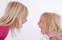 Споря с родными, ребенок учится отстаивать себя, установили психологи