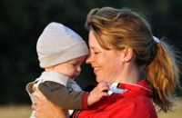 Ношение малышей на руках, как средство от плача, имеет научное объяснение
