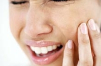 Чувствительность зубов и обнаженные корни — тревожный симптом рецессии десен