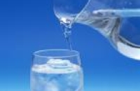 Для неплохого настроения нужно пить не меньше восьми стаканов воды в день