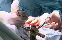 Ученые узнали, почему хирурги оставляют в теле пациента посторонние предметы