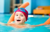 Плавание благотворно влияет на умственное развитие детей