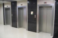Все московские поликлиники оборудуют лифтами и держателями для тростей