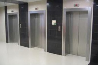 Все московские поликлиники оборудуют лифтами и держателями для тростей