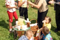 Распитие спиртного дома с родителями подталкивает ребенка к проблемам Распитие спиртного дома с родителями подталкивает ребенка к проблемам