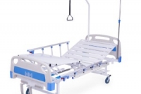 Какие отличительные особенности имеет медицинская кровать для лежачих больных?