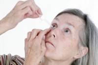 Обычные капли для глаз могут спровоцировать аллергическую реакцию