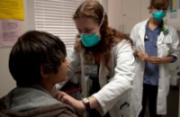 США проигрывают войну с гриппом: вирус уносит все больше жизней