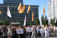 Алтайским медикам разрешили митинг против низких зарплат