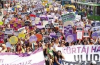 Турецкие дамы вышли на акцию протеста в защиту права на аборт