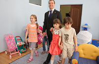 Медведев подпишет перечень поручений по проблемам детского здравоохранения