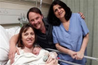 В Великобритании родился первый ребенок, зачатый при помощи покадрового эко