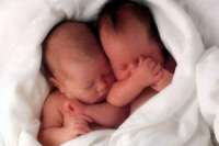 Когда рожать здоровых близнецов?