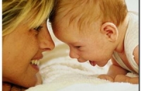 Во время беременности будущий ребенок делится своими стволовыми клеточками с матерью